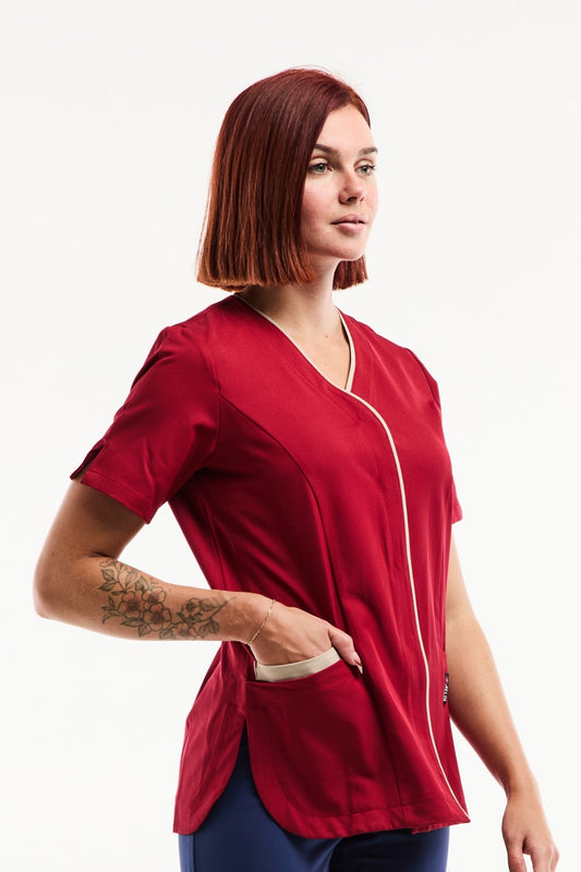 Medische damesblouse Serena – Stretch & ultrazacht - Bordeaux