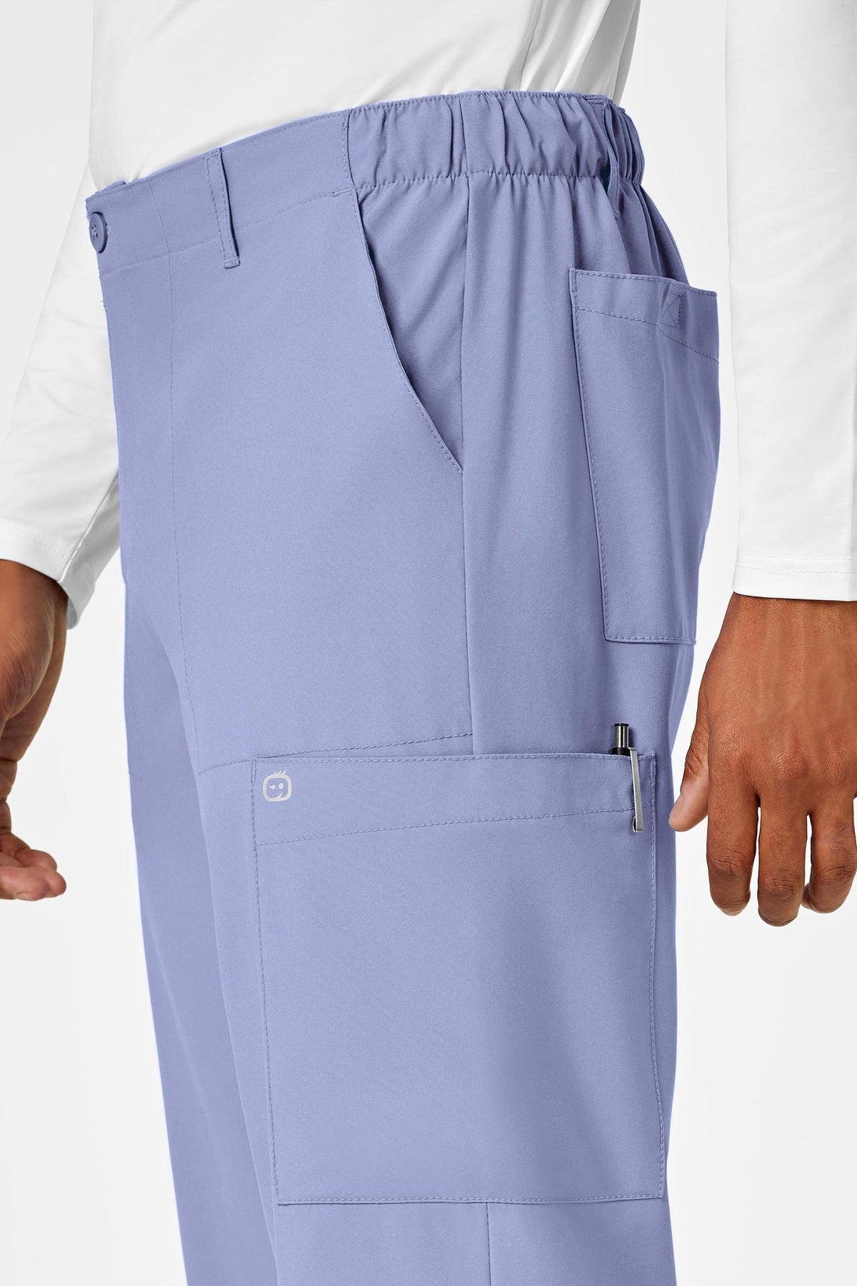 Hemelsblauwe broek van een medische set met meerdere zakken, voor heren